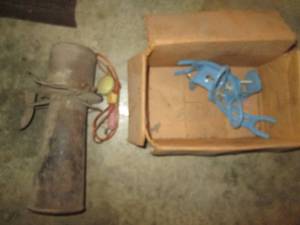 lot 231 image: Vintage metal automotive horn with ...