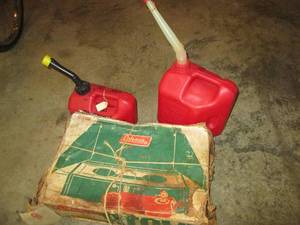 lot 236 image: Coleman 425E499 gas operated campin...