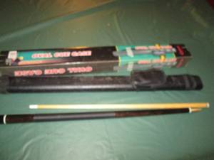 lot 172 image: Hardside oval pool cue case Plus tr...