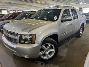 lot 10 image: 2012 Chevrolet Avalanche 4x4