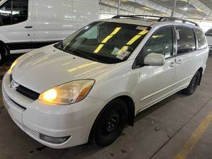 lot 17 image: 2005 Toyota Sienna XLE