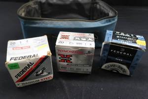 lot 4 image: RYOBI BAG AND 3 BOXES MIXED 20 GAUGE SHOT SHELLS