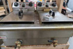 lot 19 image: COUNTER TOP DEEP FRYER