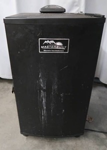 lot 20 image: MASTER BUILT ELECTRIC SMOKE HOUSE