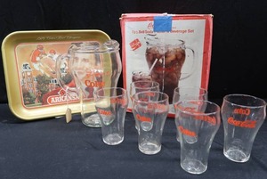 lot 37 image: COCA-COLA 1976 ARKANSAS METAL TRAY WITH SEVEN PIECE BELL SODA PITCHER AND BEVERAGE SET