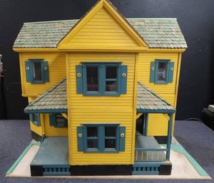 HOUSE FOR SALE... DOLL HOUSE