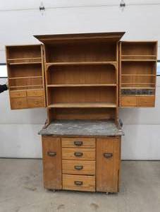 GORGEOUS MINNESOTA KITCHEN CUPBOARD