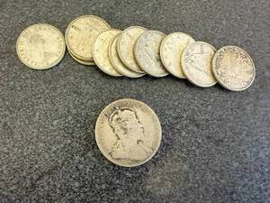 lot 14 image: 10 Canadian Quarters 80% Silver & 1906 Canadian Quarter