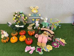 lot 60 image: Holiday Decor