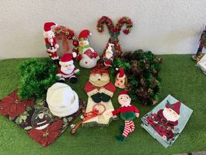 lot 64 image: Christmas Decor