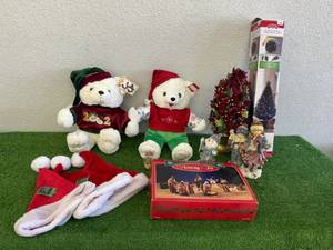 lot 72 image: Christmas Items - Nativity Set