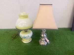 lot 84 image: Lamps