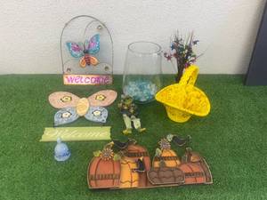 lot 86 image: Home Decor