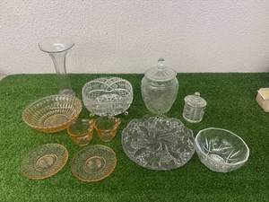lot 99 image: Glass Items