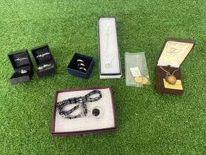 lot 62 image: Jewelry