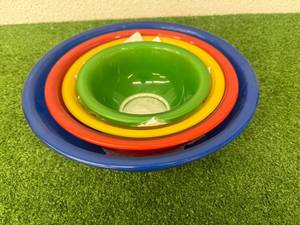 lot 111 image: Colored Pyrex Nesting Bowls