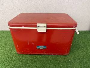 lot 113 image: Metal Thermos Cooler