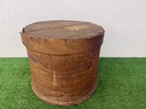 lot 115 image: Vintage Round Wood BoxCheesePantry Box