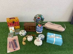 lot 124 image: Mixed Lot - Michael Kors Handbag, Jewelry & Jewelry Boxes
