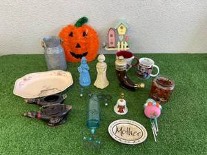 lot 128 image: Decanters & Home Decor