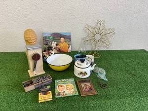 lot 135 image: Mixed Lot Vintage & Collectible Items