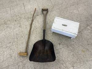 lot 136 image: Shovel, Hillbilly Putter & Small Stool