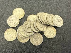 lot 160 image: 20 Silver Washington Quarters