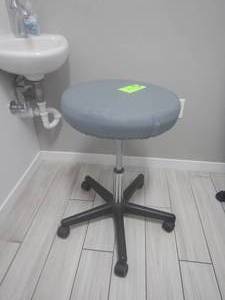 lot 8 image: Adjustable Medical Chair No Back