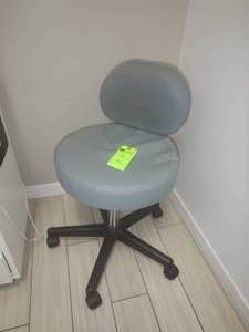 lot 14 image: Adjustable Medical Chair with Back