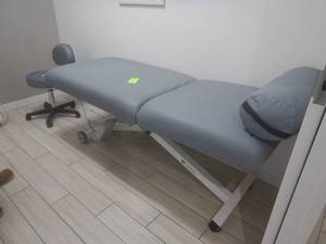 lot 19 image: Earthlite Electrical Adjustable Massage Table