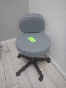 lot 23 image: Adjustable Medical Chair with Back