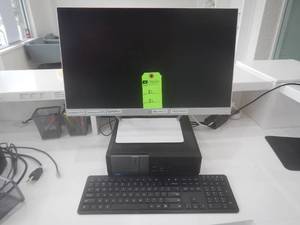 lot 31 image: HP Monitor with Dell Computer Optiplex - 9020