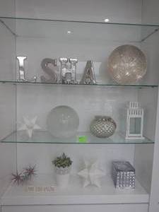 lot 40 image: Office Decorations