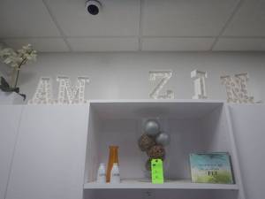 lot 45 image: Office Decorations