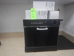lot 47 image: Sterilizer 398 with Sterilization Pouches