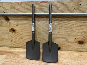 lot 111 image: Milwaukee Lot of 2- 48-62-2095 Clay Spades