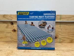 lot 71 image: Seachoice Supersized Inflatable Floating Party Platform