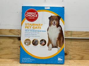 lot 35 image: Great Choice 28.5 x 24-40.5 Stairway Pet Gate