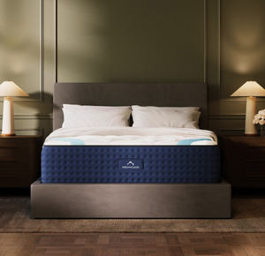 lot 27 image: Dreamcloud Premier Luxury Hybrid Memory Foam 13 King Mattress 043025329.14
