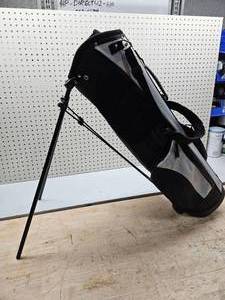 lot 196 image: GOLF BAG
