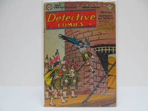 lot 20 image: DC Detective Comics No. 198 - BATMAN - The Lord of Batmanor - 1953