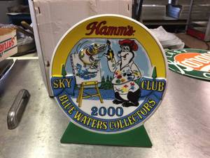 lot 107 image: Hamms Collectors Club 2000 - Ceramic 1 of 800 - with Box