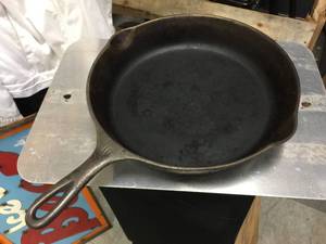 lot 121 image: Vintage Cast Iron Wagner #10 Skillet