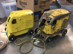lot 149 image: 2 Vintage Structo Steel Toys