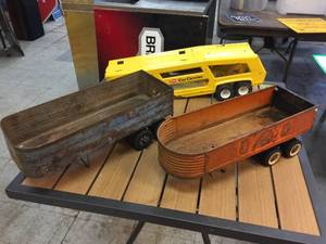 lot 151 image: 3 Vintage Pressed Steel Toy Trailers - Tonka - Dunwell - Structo