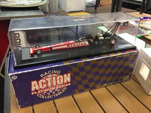lot 153 image: Action Platinum Series - 1998 Top Fuel Dragster 124