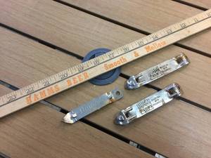 lot 171 image: Vintage Hamms Yardstick & Botte Openers