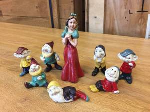 lot 180 image: Vintage Cast Iron - Snow White & 7 Dwarves
