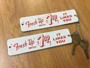 lot 184 image: Pair Vintage 7UP - Porcelain KeychainsCrate Badge