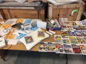 lot 190 image: Large Group Nintendo Wii & Video Games